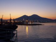 Le Monde rimpiange in prima pagina la “Napoli della prostituzione e del contrabbando”? Se fosse così sarebbe una vergogna assoluta!