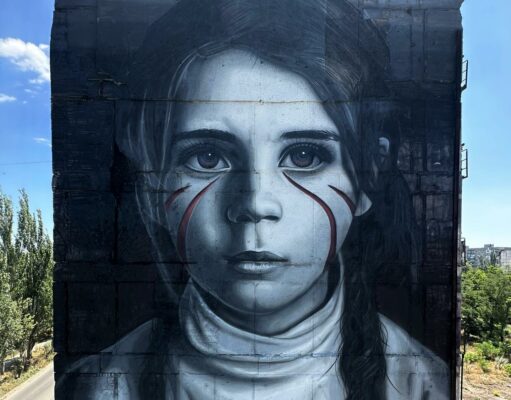 Jorit in Russia per un murales. Finito nella lista di proscrizione ucraina ‘per difendere la pace’