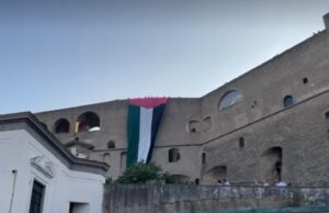 Dopo l’Orientale, la Bandiera della palestina esposta su Castel Sant’Elmo. Napoli sa da che parte stare?