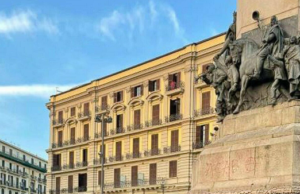 Deceduto per “Malore Improvviso” dopo lo schianto con l’auto sotto la statua di Garibaldi a Napoli