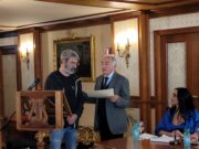 Premiato al Consiglio Regionale il presidente delle Botteghe di San Gregorio Armeno, Vincenzo Capuano: “Per la scuola oltre all’America, un aiuto anche da enti locali e nazionali”