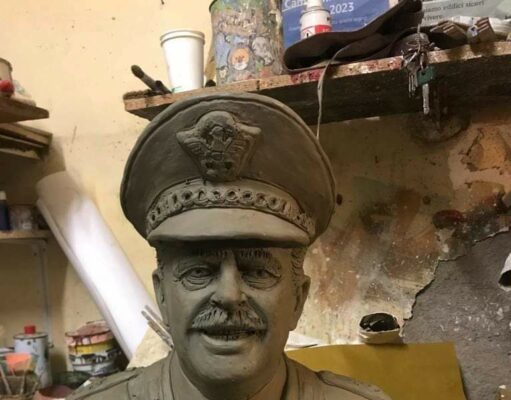 Inaugurazione mezzobusto del Generale Dalla Chiesa ad Afragola. Il maestro Leopoldo Santaniello: “Un onore aver realizzato il mezzobusto”