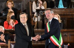 Napoli che la svendita della città abbia inizio grazie al ‘Pacco per Napoli’: svenderanno anche il tesoro di San Gennaro?