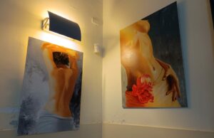 La mostra di Marie Hance alla Casina Vanvitelliana continua: dalla violenza sulle donne a “omaggio a Bacoli” tutte le info per la mostra