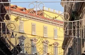 Napoli, luminarie natalizie. “Il comune farà da solo”! E’ proprio questo il problema, pochi i fondi a disposizione!