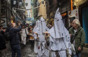 Processione dei Frati Morti Grande Successo. “Ora il via al Natale”