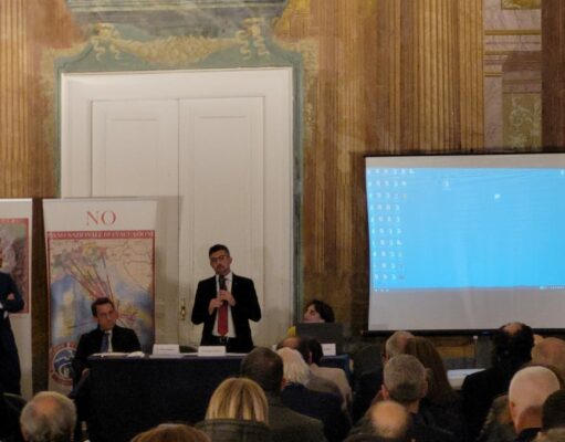 Eruzione del Vesuvio. L’on. Alessandro Caramiello, presidente Intergruppo Sud: “No alla deportazione dei cittadini vesuviani al Nord”