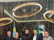 I commercianti e il console Melone finanziano ed accendono le luminarie natalizie in corso Umberto