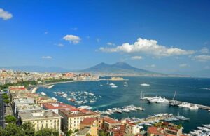 La doppia lente della narrazione: quando il”malcostume” ha l’accento