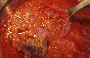 l’8 dicembre Prima ‘Sagra del Ragù’ a Napoli. Fuori al ‘Grande Archivio’ cibo e tammorre. Premio ‘Vivi Napoli’ ad alcuni difensori della ‘napoletanità’