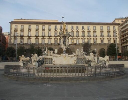 108mila avvisi di accertamento esecutivo per i Napoletani sotto Natale. Questo è il pacco per Napoli oltre al danno anche la beffa