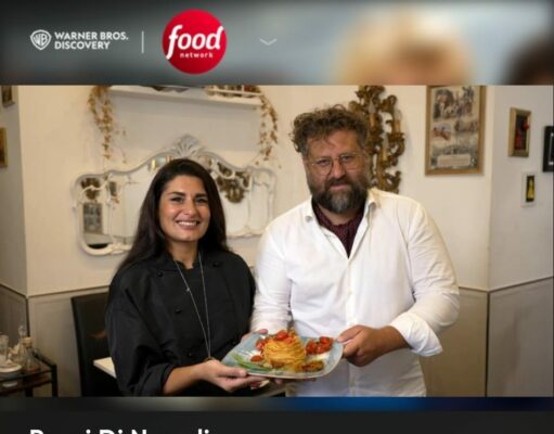 Il Seggio del Popolo sul canale 33 ‘tutti pazzi per Napoli’. “Non poteva descriverci un programma migliore”