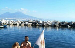 8a edizione del tuffo identitario di Capodanno con la bandiera delle due Sicilie