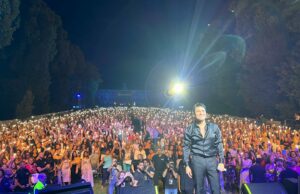 Sal Da Vinci incanta la Reggia di Portici: un concerto di beneficenza per i bambini malati e abbandonati