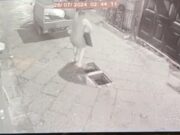 Rubati i chiusini dei tombini a San Gregorio Armeno. Capuano: “Un atto di vandalismo che mette a rischio la sicurezza dei cittadini”