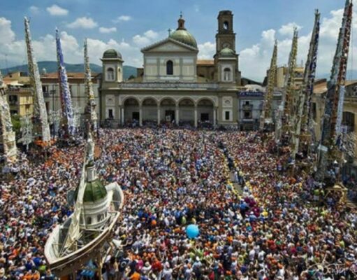 Nola in Festa: La Ballata dei Gigli tra Tradizione e Innovazione