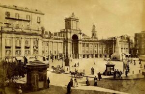 Piazza Dante o meglio Largo del Mercatello. Un viaggio nella storia del cuore di Napoli
