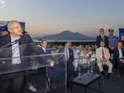 De Luca Celebra il ‘Miracolo’ di Castellammare: Il Litorale Rinasce Dopo 50 Anni