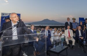 De Luca Celebra il ‘Miracolo’ di Castellammare: Il Litorale Rinasce Dopo 50 Anni