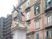 Centro Storico l’oltraggio alla statua di San Gaetano: «circondata da cassonetti della spazzatura»