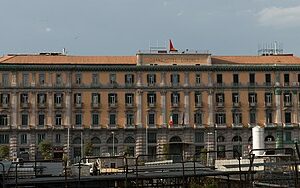 Il Grand Hotel de Londres: un gioiello nel cuore di Napoli occupato dal TAR