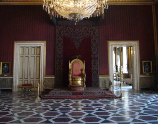 Il trono dei Borbone di Napoli restaurato a Torino la patria dei Savoia? La farsa risorgimentale ‘continua’!