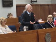 Il Consiglio regionale apre le porte alla terza candidatura di De Luca: una sfida per la leadership nel PD