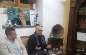 Un pomeriggio di riflessione al Caffè Letterario L’Identitario con Enrico Inferrera “e Robert Capa”