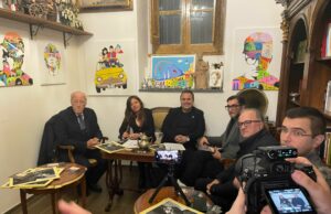 “Suonne pe sta ferrovia”: Gennaro De Crescenzo presenta il nuovo singolo al Caffè Letterario L’Identitario