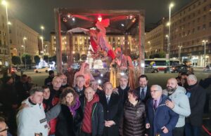 Svelata la Natività Napoletana in Piazza Municipio a Napoli. L’intervento di istituzioni ed artigiani