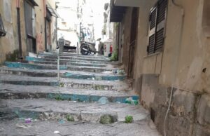 Via Emanuele De Deo: il turismo cresce ma la politica abbandona i Quartieri Spagnoli