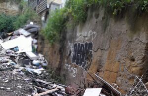 Quartieri Spagnoli: il cantiere abbandonato che doveva diventare un campo da calcetto