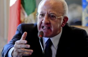 La Corte ferma De Luca: “Incostituzionale il terzo mandato”. È scontro tra istituzioni