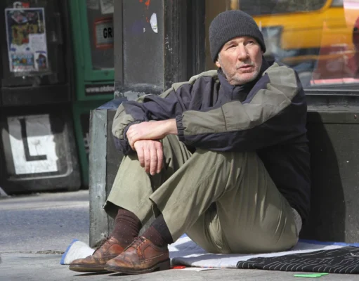 Vivere ai Margini del Lavoro: Dignità e Resistenza degli “Invisibili”