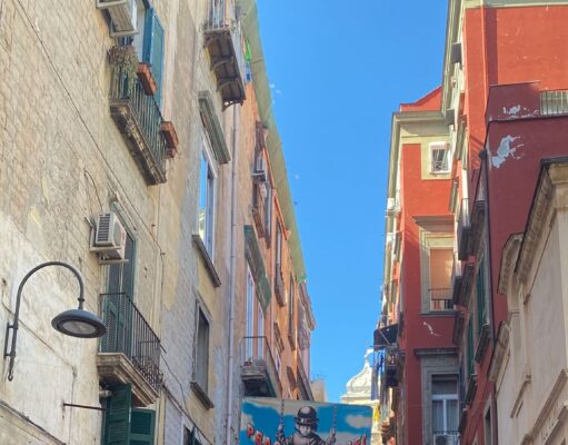 San Gregorio Armeno: il nuovo striscione per la Palestina emoziona Napoli