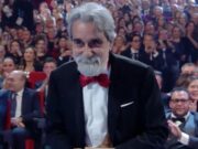 È morto Peppe Vessicchio, il maestro orgogliosamente napoletano più amato della musica in Italia. Aveva 69 anni ed è deceduto in ospedale a seguito di una complicazione improvvisa