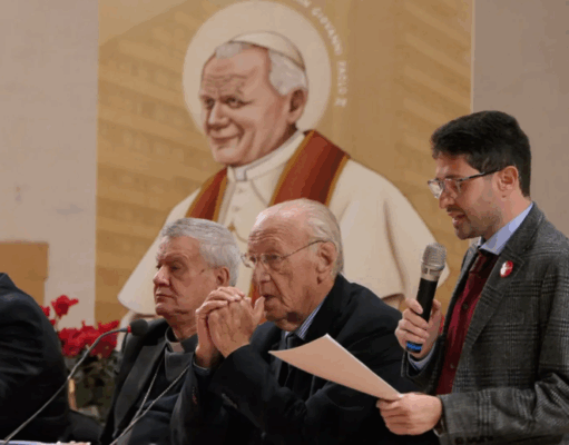 Scampia si raccoglie in un momento di memoria e speranza: grande partecipazione alla presentazione del libro su Giovanni Paolo II