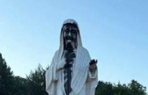 Statue della Madonna di Medjugorie ferita da un raid vandalico: colpiti i luoghi simbolo della devozione mariana