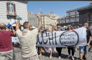 CAMPI FLEGREI, EMENDAMENTI CONSEGNATI MA RISPOSTE ANCORA SOSPESE: DA POZZUOLI SALE LA PROTESTA. GRILLO E LISTA: «NON BASTA PRENDERE ATTO DELL’EMERGENZA»